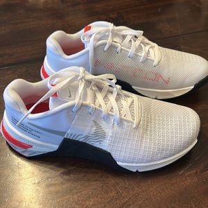 Like new Nike Women’s Metcons size 9
